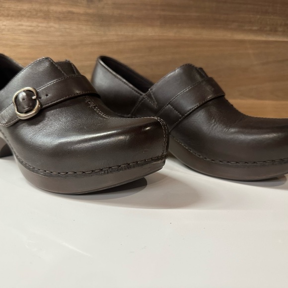 Dansko Tamara Womens 40/9.5 Brown Leather Split Toe Nurse Clogs Mules Shoes - Picture 2 of 7
